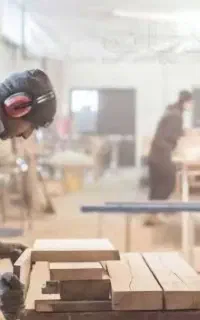 نجار ماهر و نیمه ماهر