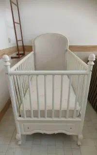 تخت کودک چوبی