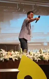 استند آپ کمدین ، خواننده و مجری شیرازی