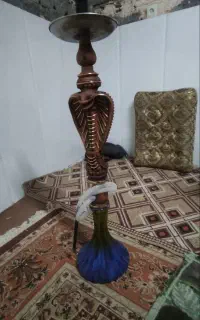 یک عدد قلیون چوبی بلند
