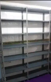 استندقفسه پیچی فلزی