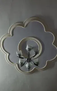 ۳ عدد لوستر و یک کتیبه پرده حدود ۲ متر