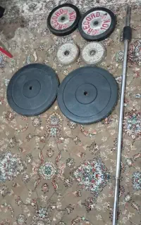 ۲ عدد وزنه ۵ و ۱۰ و ۱۵ کیلویی و میله هالتر