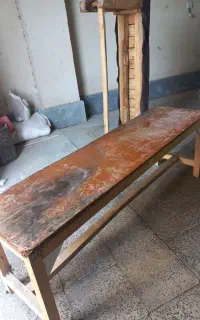 نیمکت چوبی  محکم