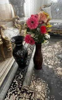 گلدان  و گل مصنوعی