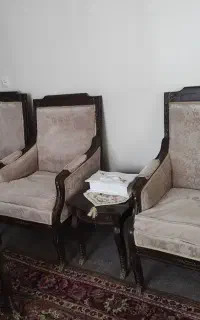 فروش مبل هفت نفره و ناهار خوری هشت نفره کار کرده
