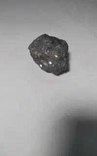 سنگ معدنی خاص و درخشان و با ذرات براق