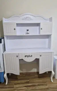 میز تحریر و کمد لباس