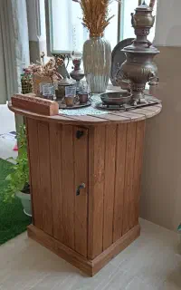 میز خاطره وکتابخانه