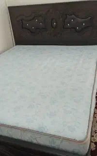 تخت دو نفره چوبی با تشک طبی