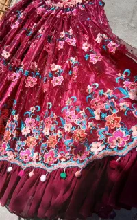 لباس محلی شکوفه ای