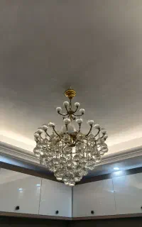 یک جفت لوستر کریستالی