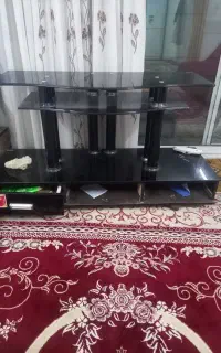 میز تلویزیون شیشه ای