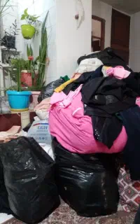 یک وانت لباس دارم