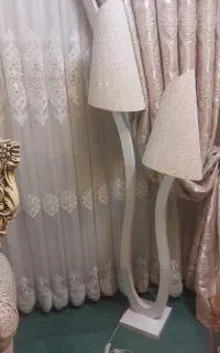 آباژور ایستاده