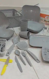 سبد سرویس پیک نیک پلاستیکی ۶۰ پارچه هوم کت