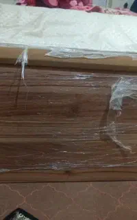 یک عدد پاف کنار تخت.مناسب سالن و کنار تخت میباشد