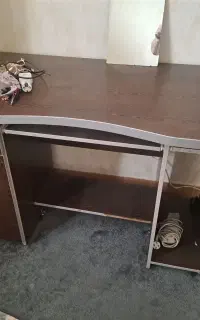 میز کامپوتر کاملا سالم