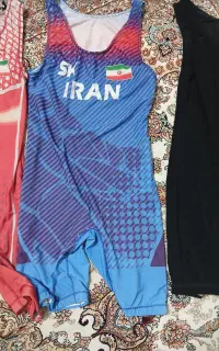 لباس کشتی و لباس فوتبال