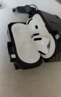 air pods 4 با کاور چنبار بیشتر شارژ نشده