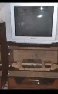 تلوزیون دوو اصل با میز،