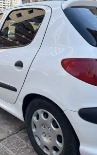 206 بدون رنگ