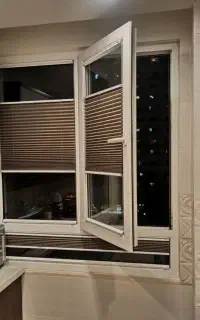 پرده پشت دری پلیسه