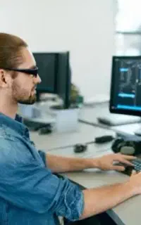 اپراتور کامپیوتر و کار در منزل
