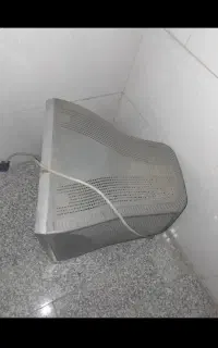 مانیتور کامپیوتر سالم