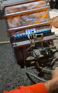 آبگرمکن بوتان۳۱۱۵ تازه سرویس شده آماده نصب