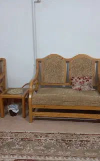 مبل هشت نفره و میز وسط