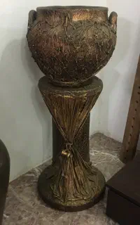 گلدان و پایه گلدان پتینه