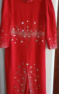 تعدادی لباس مجلسی و شلوار لی