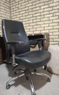 صندلی و میز اداری