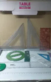تخته رسم و خط کش و..