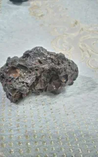احتمالا شهاب سنگه.شهاب سنگ