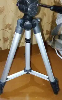 سه پایه نگهدارنده دوربین عکاسی