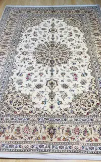فرش شش متر کاشان کرم حاشیه گلبهی