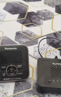 تلفن رومیزی پاناسونیک و دستگاه مودم