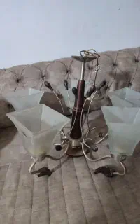 دو عدد لوستر ۵ شاخه و یک عدد تک شاخه