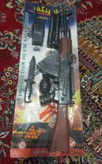 ست تفنگ کلاشینکف به همراه تجهیزات