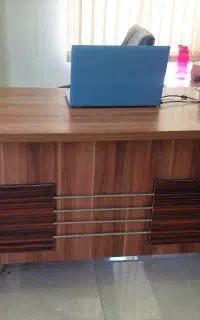 میز مدیریت و صندلی اداری