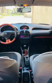 پژو 206 مدل 82 نقرای