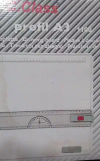 تعداد ۸ عدد تخته رسم  سی کلاس