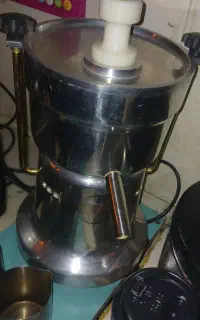 ابمیوه گیری یک اسب هلال