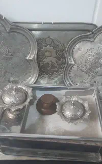 سینی قلم ورشو. منقل سینی استیل. قندان. پیاله مسی.