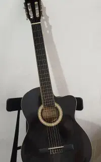 گیتار کلاسیک Martinez مشکی و کیف Yamahaوتمیز وسالم