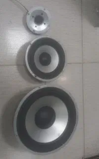 سه عدد بلندگو