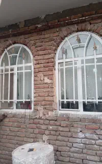 دوعدد پجره و درب چوبی