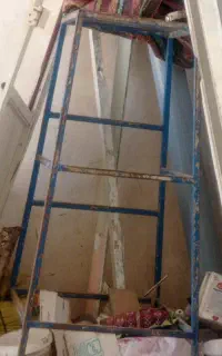 چهارپایه آهنی